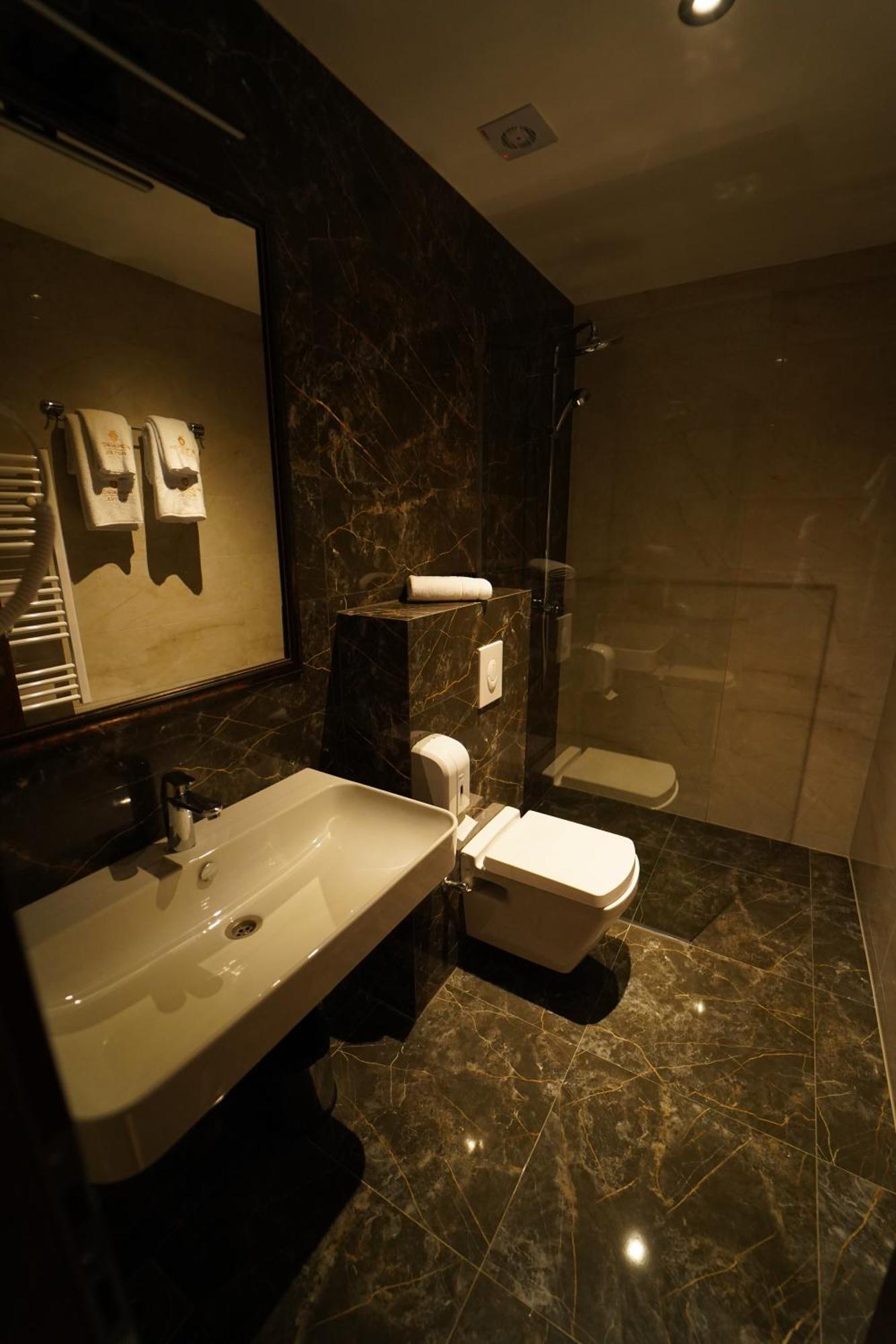 Monarch Hotel Prizren Exteriér fotografie