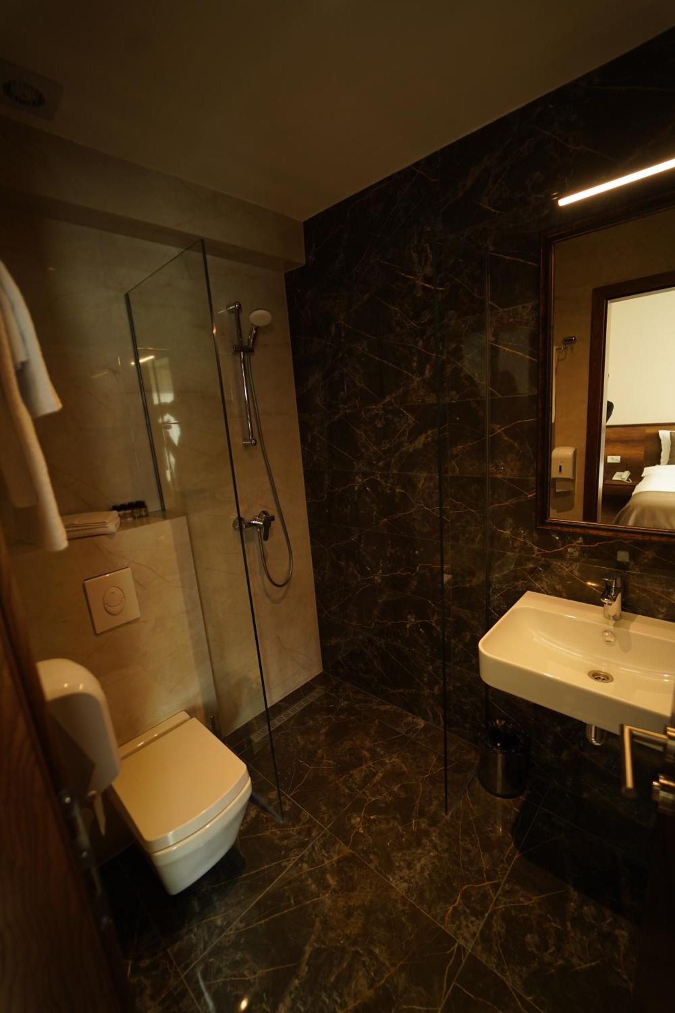 Monarch Hotel Prizren Exteriér fotografie